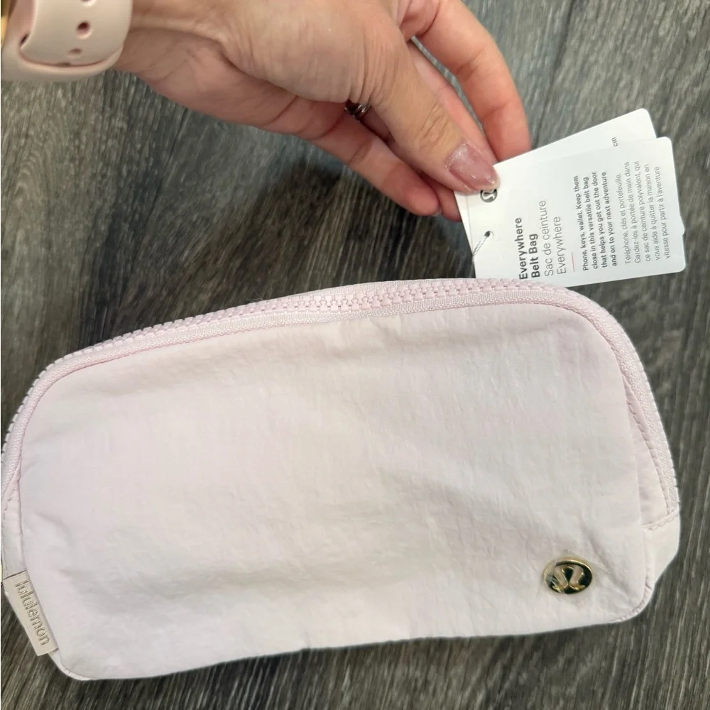 SOLD NWT Lululemon Everywhere Belt Bag in Blissful Pink 1L - Picture 1 of 7